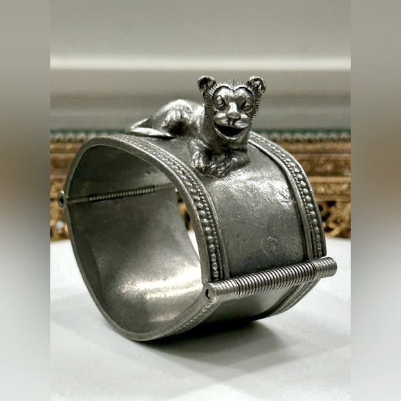 VTG RARE MMA 1976 Pewter Lion Cuff Bracelet - EUC - King Tut - Egyptian Revival - Picture 12 of 17